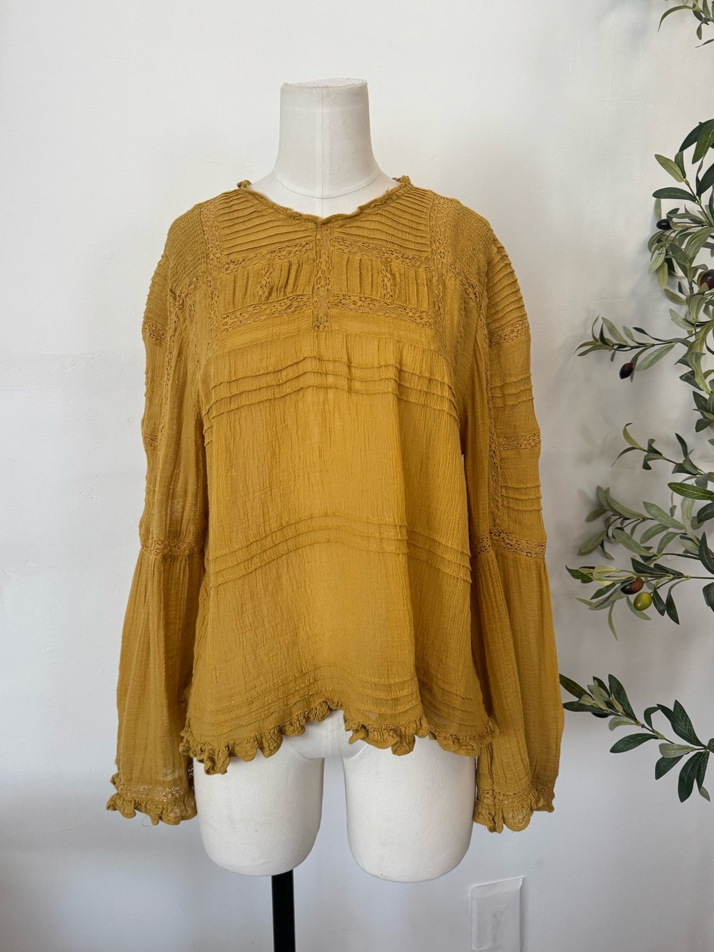 Free People Olivia Eyelet Lace Bell Sleeve Blouse Golden Yellow Size Medium - Picture 4 of 7